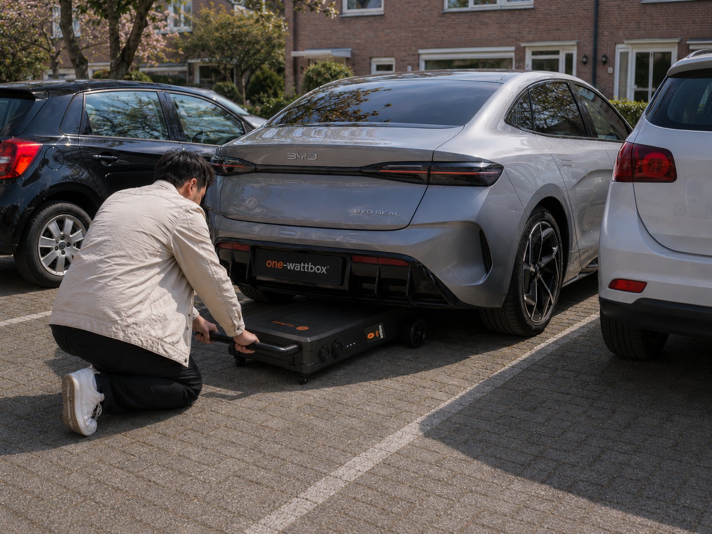 Plat onder de auto schuiven